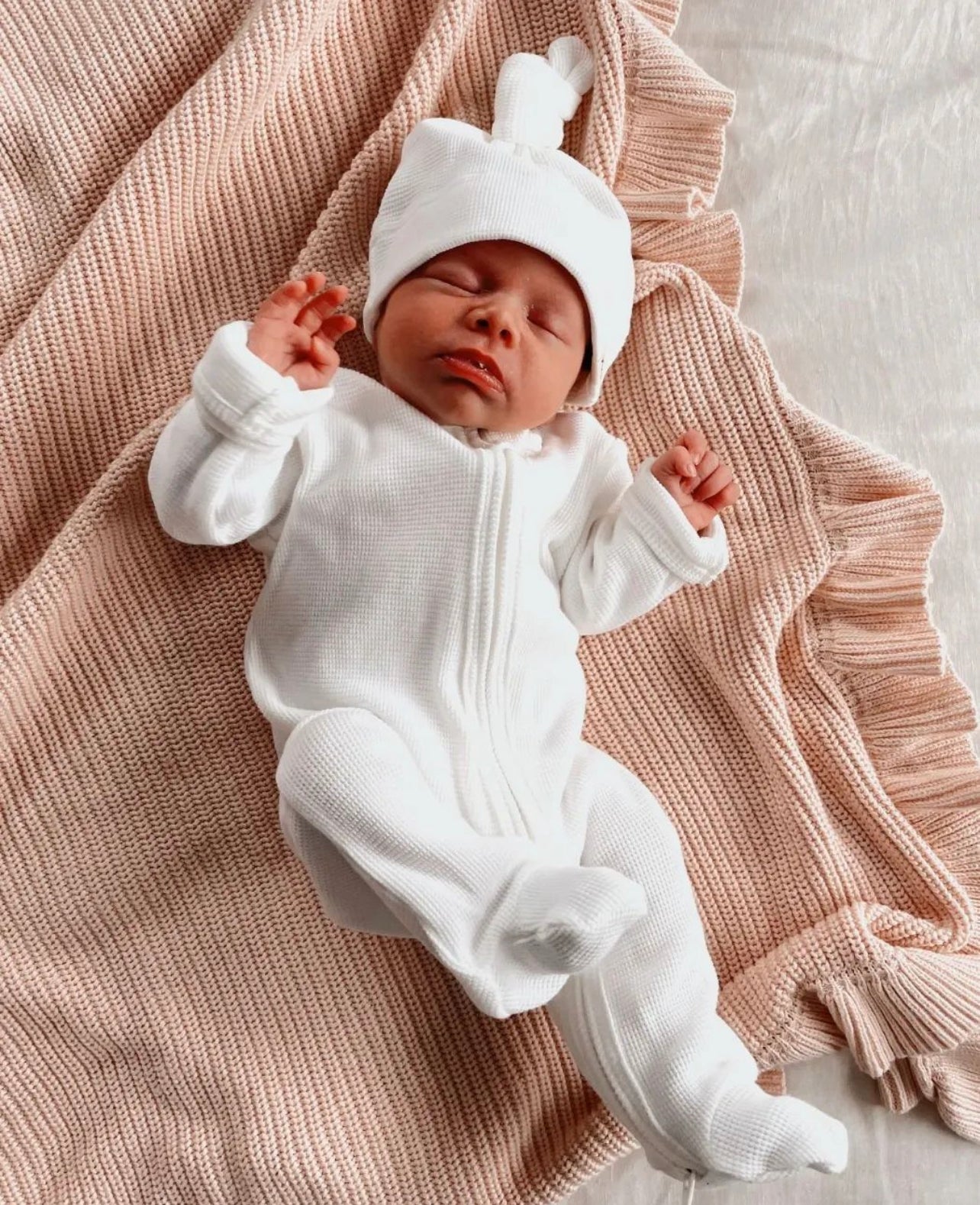 My First Outfit - Footed Overalls & Beanie
Set - Powder White