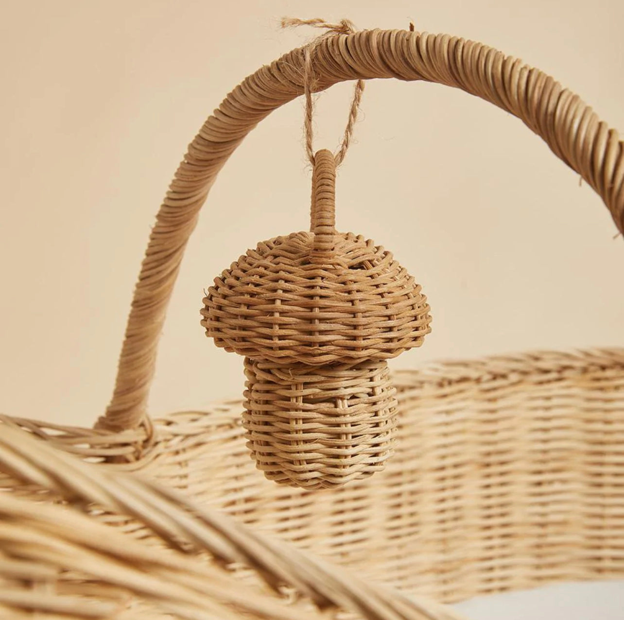 RATTAN MUSHROOM RATTLE